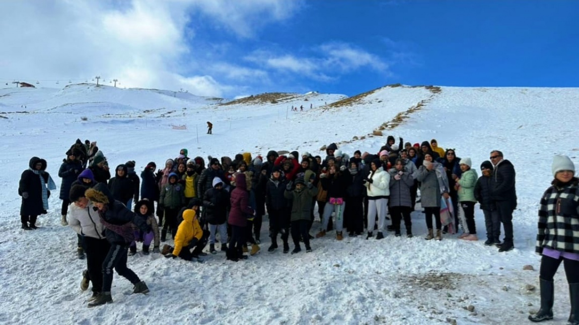 15 Temmuz Şehitleri Ortaokulu Erciyes Kayak Gezisinde